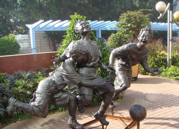 踢足球的好处有哪些,踢足球的好处和危害