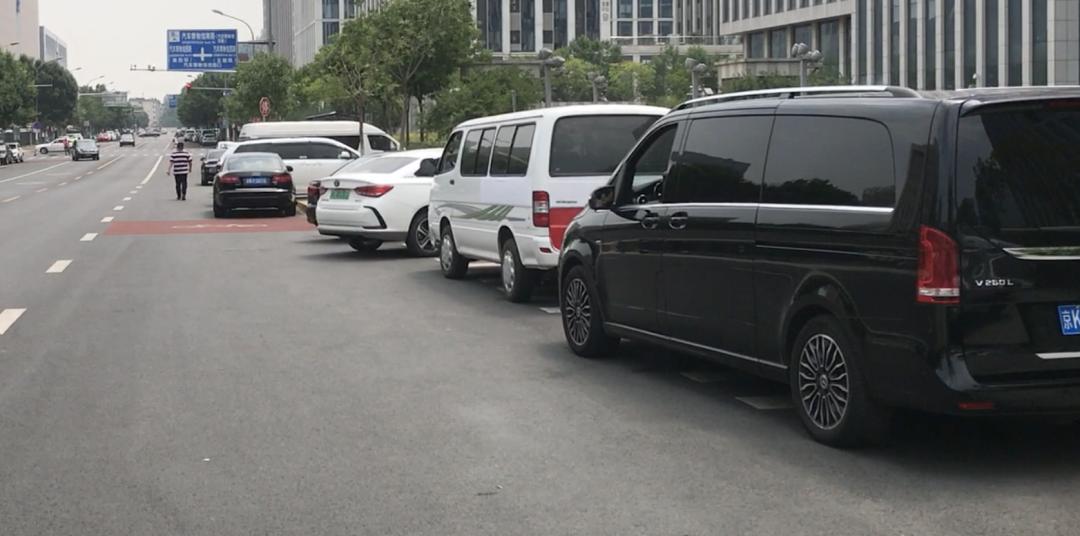 无牌车占了车位应该怎么办,二手车占用停车位售卖