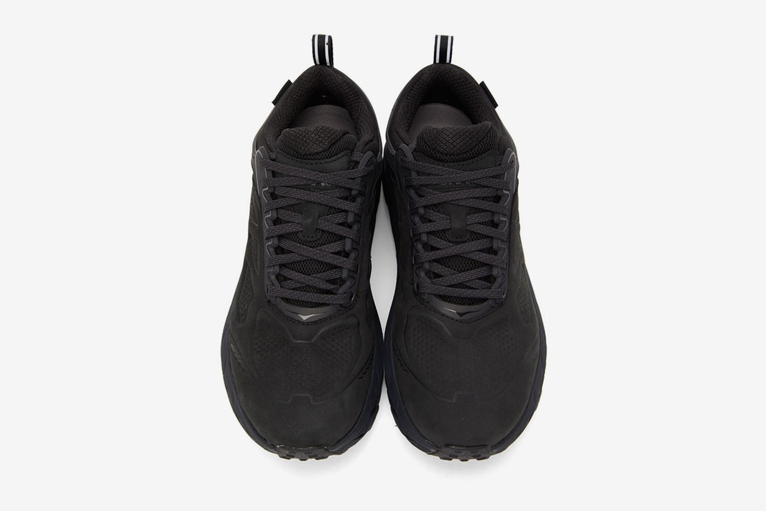 行走鞋柜男生运动鞋,满鞋柜的运动鞋