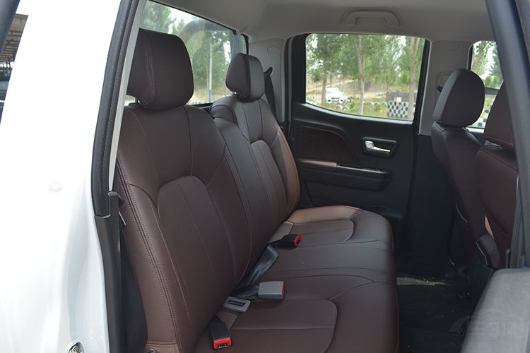 19款长城皮卡风骏7越野视频,中国生产的6驱皮卡