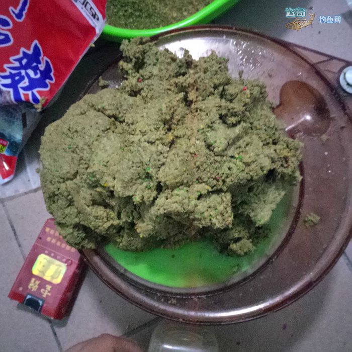 100毫升饵料十竿就拉下去，只允许一款拉饵的黑坑怎么拉大饵技巧