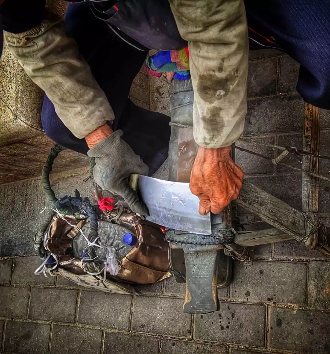 手机拍出的照片黑是怎么回事,手机拍照不清楚是啥原因呀