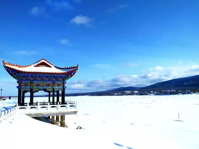 乌苏镇东方第一哨所哨兵,黑龙江边境边防战士冬天站岗