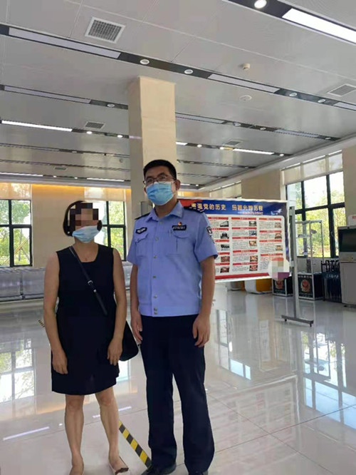 冒充民警打电话说快递有问题,收到不明快递报警电话