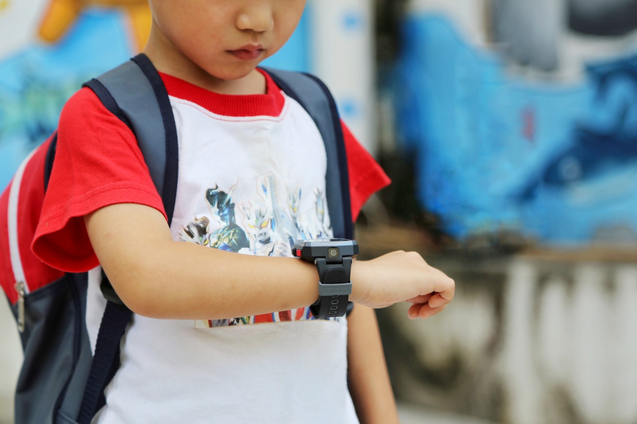 9重精确定位孩子的贴身守护者，华为儿童手表3X体验