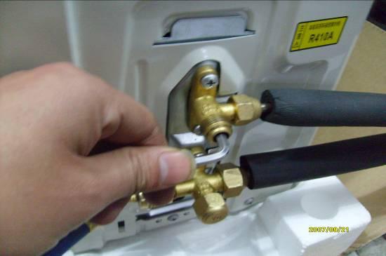 空气能热泵热水器做地暖视频,空气能热水器不抽真空安装教程