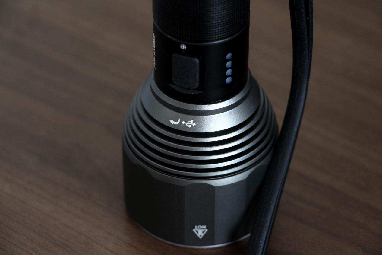 2000流明高亮手电在手,户外横扫黑暗:纳拓户外强光手电筒体验