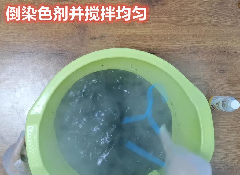 衣服被腐蚀性怎么恢复原色,被腐蚀颜色变浅的衣服