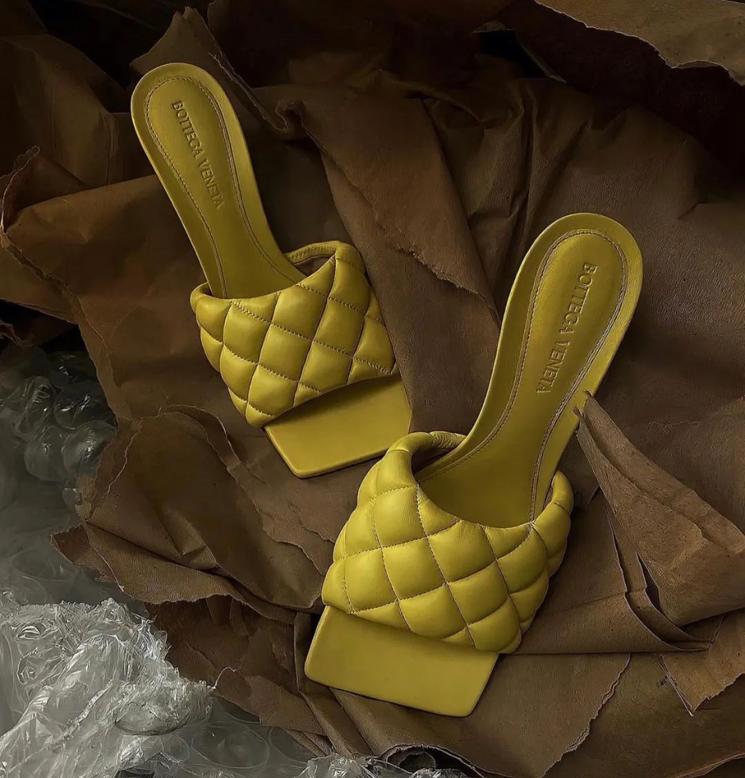 今年的时髦高跟鞋,今年时尚的高跟鞋品牌叫什么