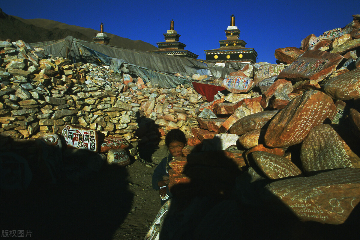 西藏的玛尼堆和经幡,藏区三大玛尼堆