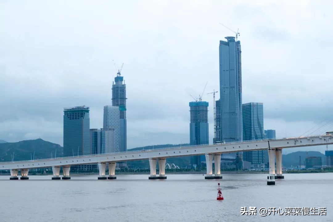 珠海第一座桥珠海大桥 (建造香港澳门珠海大桥花了几年)