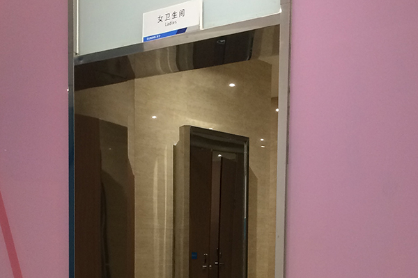 61岁大爷将玻璃杯塞入肛门!竟是为了缓解直肠炎?医生直呼离谱