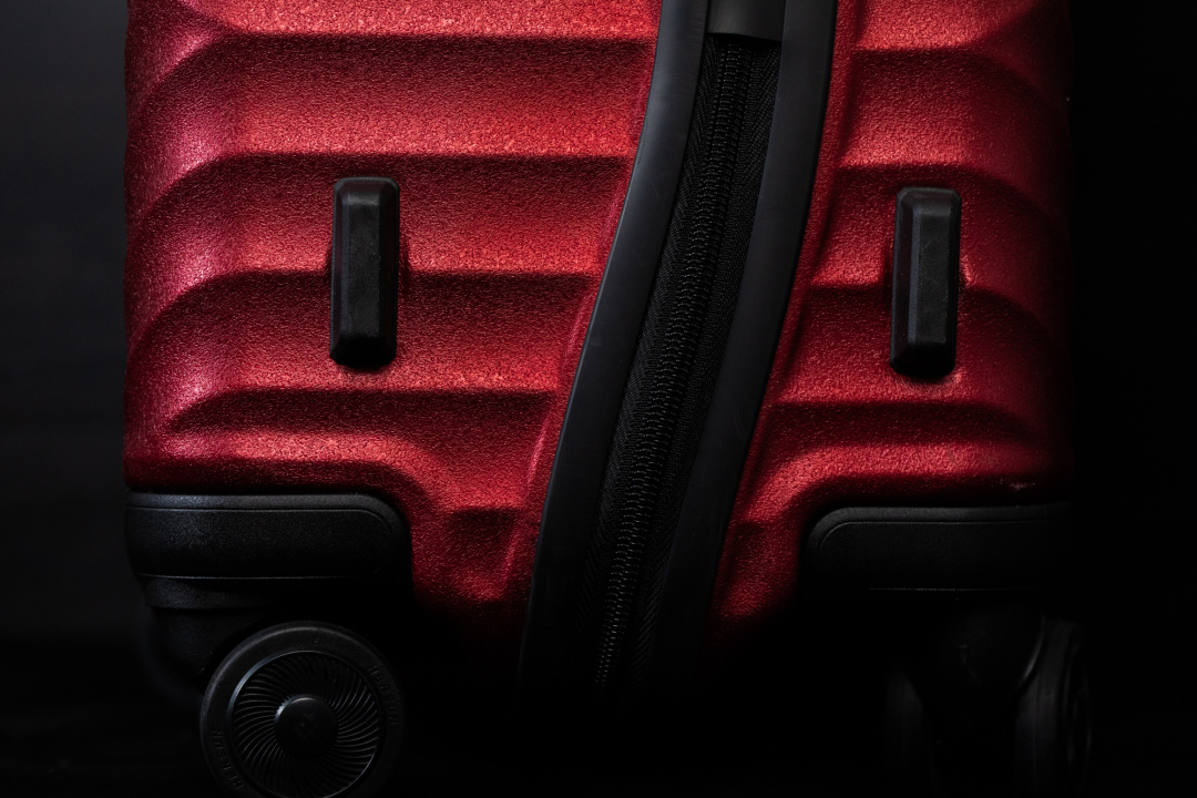 舒提啦1只旅行箱的革命，3年摔坏就换新，30米高空跌落测试合格