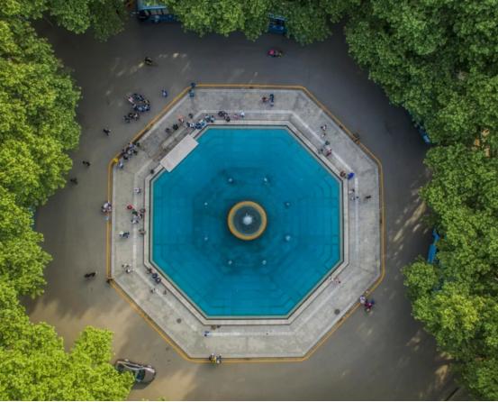 这所“魔法学校”火了!百年底蕴加持,走出200余位院士、多部影视剧来取景