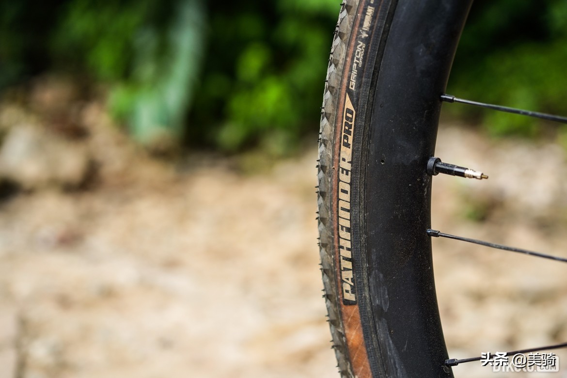 冒险砾石公路车评测,闪电公路车s-workssl7入门级