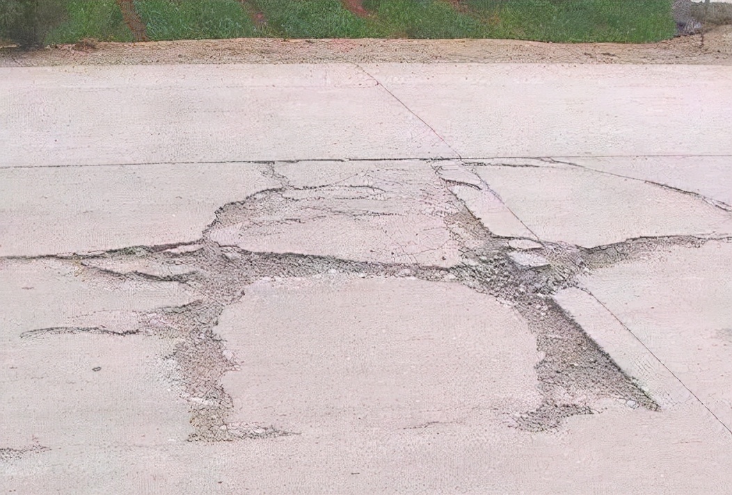 混凝土楼板烧坏了怎么解决,混凝土受冻了怎么维修