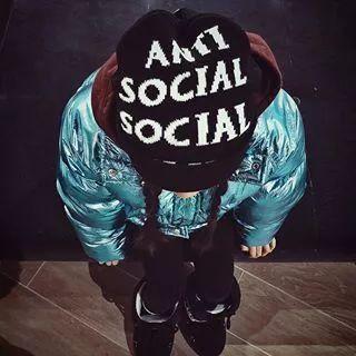 9岁小姑娘滑板视频,9岁滑板女孩