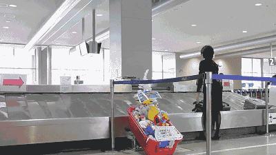 行李箱被机场弄掉了怎么赔,如何防止行李箱被摔坏