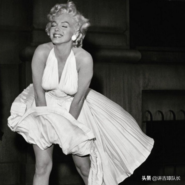 玛丽莲梦露去世谁帮她举行葬礼,玛丽莲梦露死后墓地