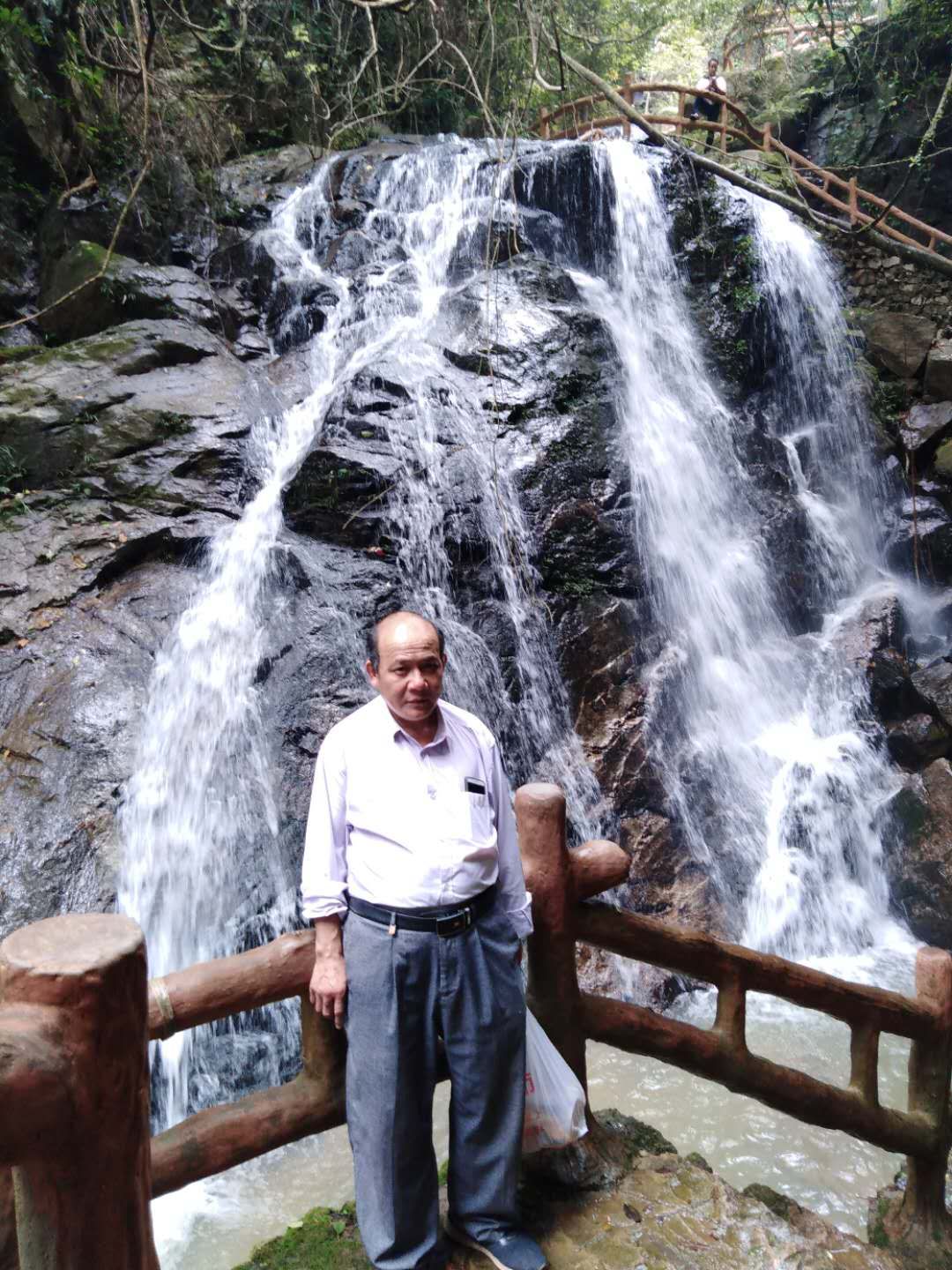 九重瀑布飞山外一座豪宅耀眼前――一次春游的美好记忆