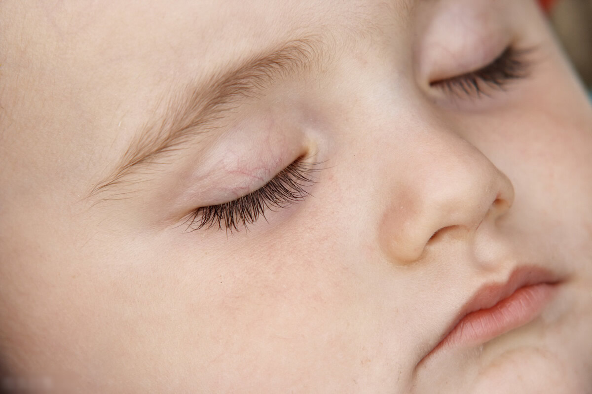 怎么让睫毛又长又翘学生党,怎么让你假睫毛不那么翘