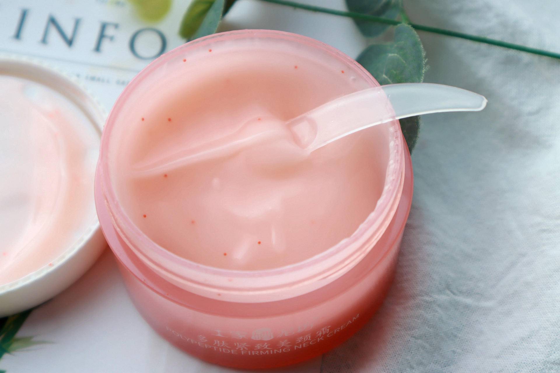 去颈纹用什么护颈霜效果好,哪个牌子的颈霜去颈纹效果最好