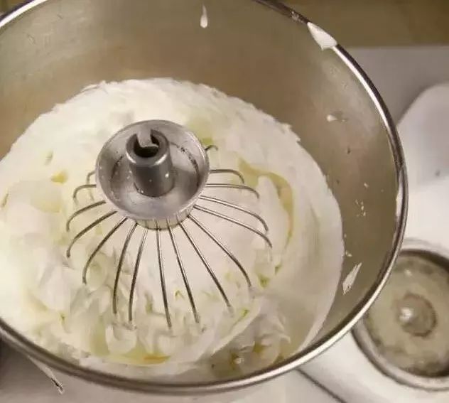 奶油打发不稳定怎么拯救,乳脂奶油和动物奶油打发对比