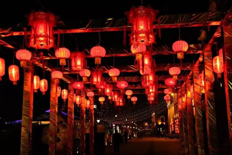 元宵节灯谜大全及答案简易版,元宵灯谜新玩法看看你能答对几道