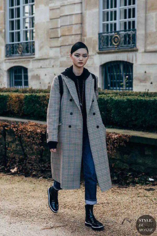 墨绿色格纹大衣怎样搭配好看,短款格纹毛呢大衣的搭配方法