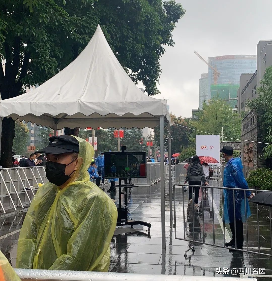 火爆！数万人“追星”华西坝