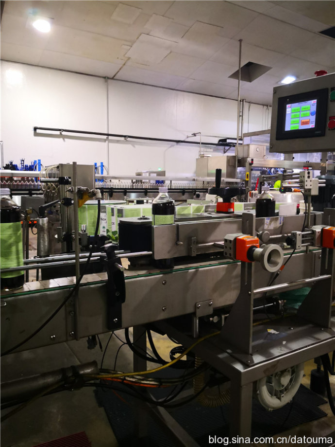 从代理品牌起家,从生产商到经销商到零售商