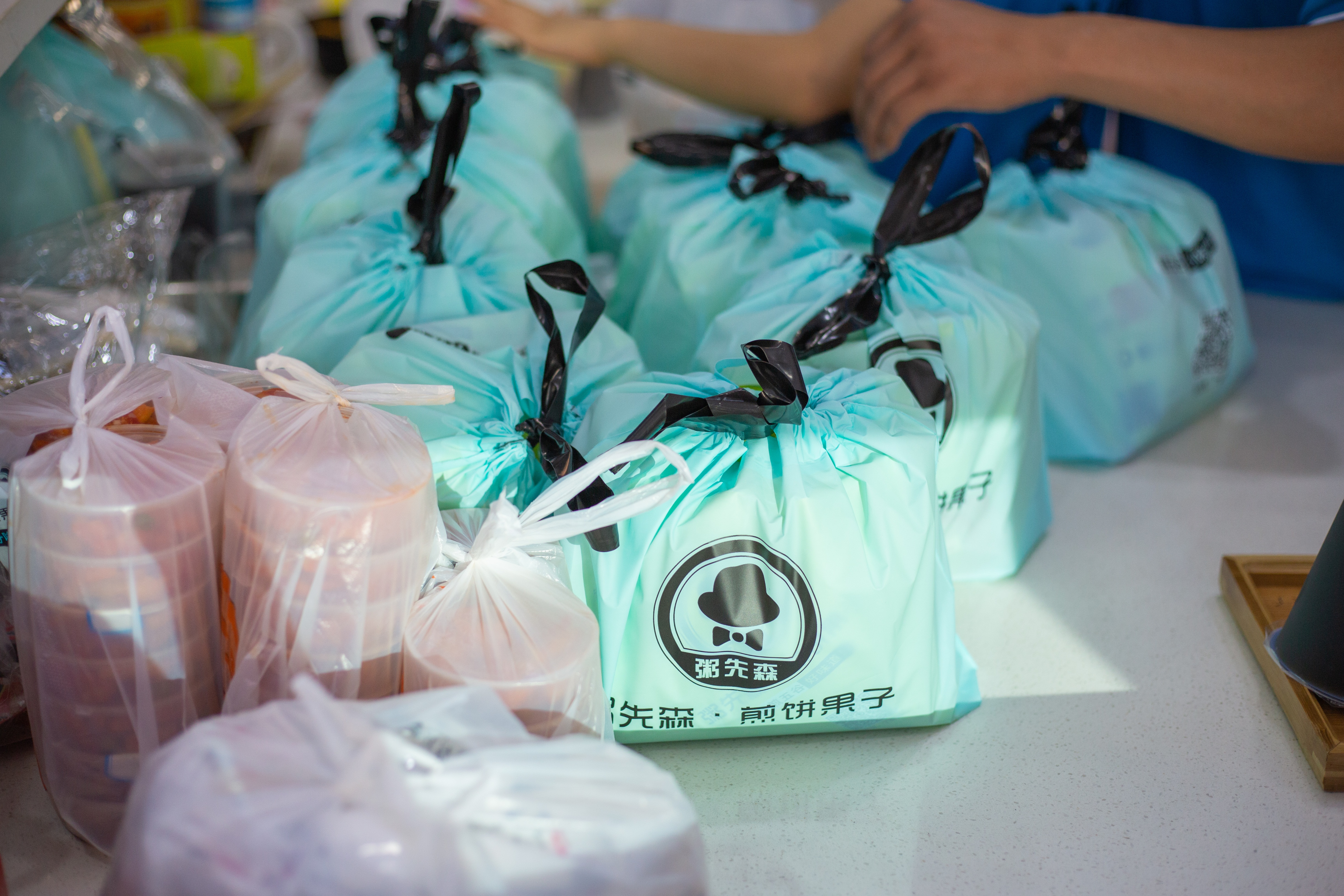 一家粥先森煎饼果子小店，让他从一穷二白到月入十万