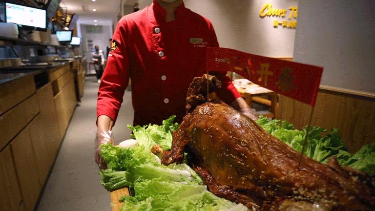 木屋烧烤烤全羊价格表,木屋全羊烧烤