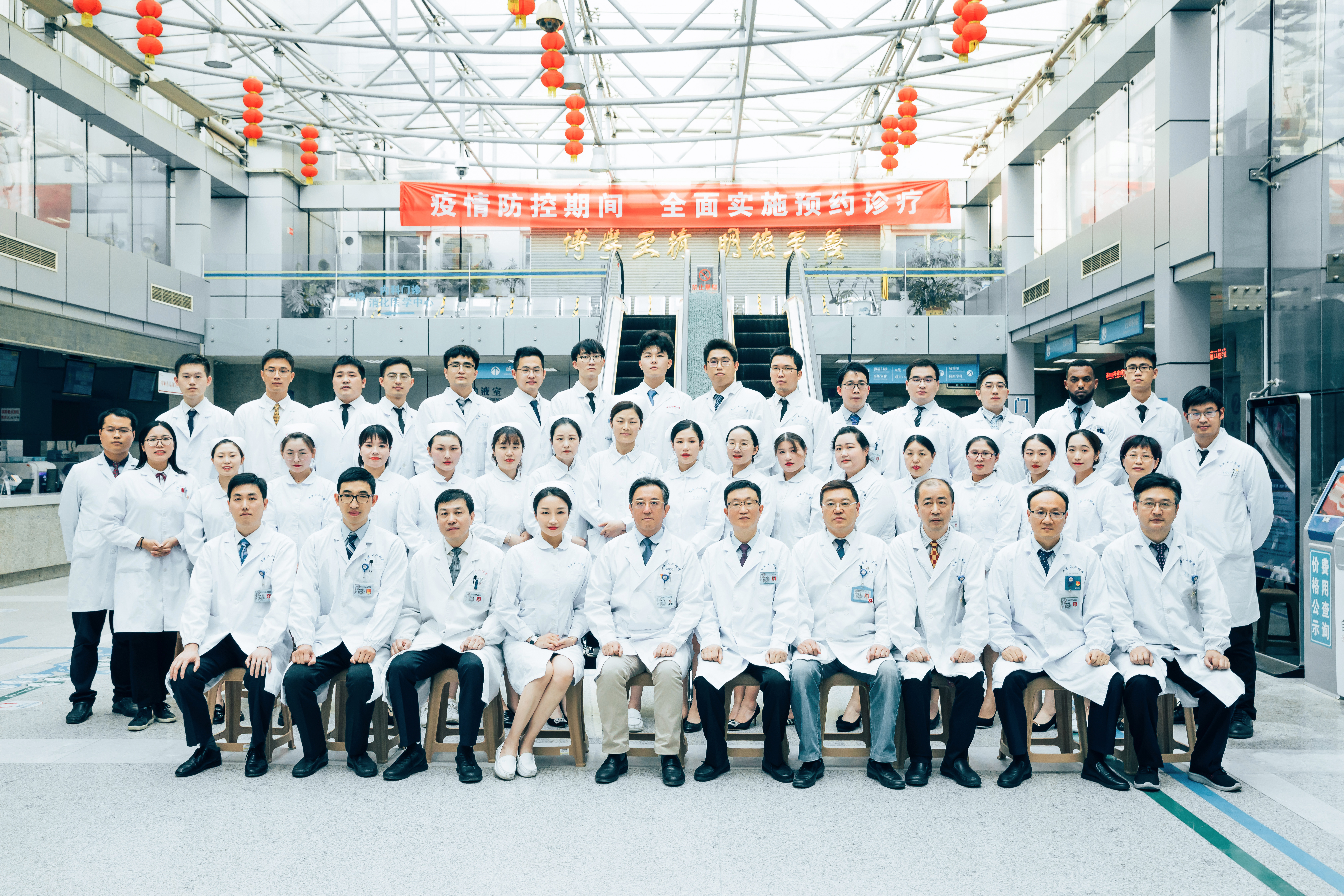 痛风痛在骨头上的症状,痛风导致肾疼要去医院吗