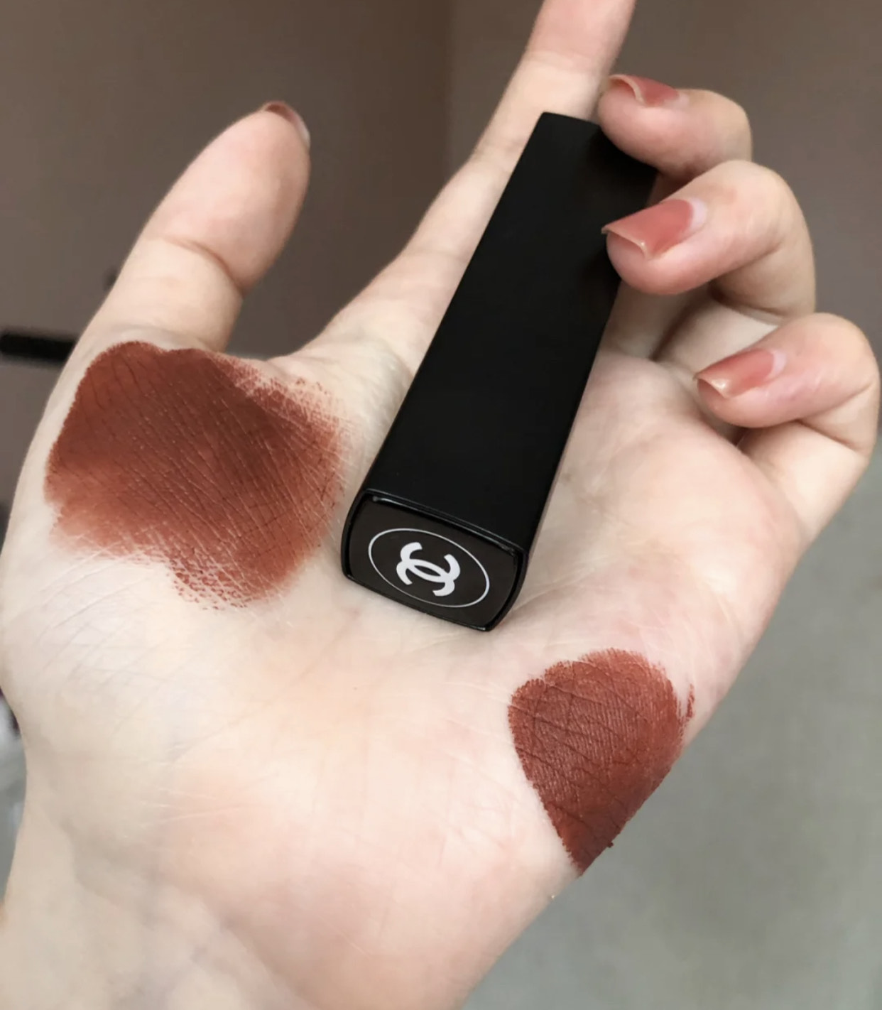 香奈儿山茶花口红627和58买哪个,香奈儿山茶花口红357和627哪个好