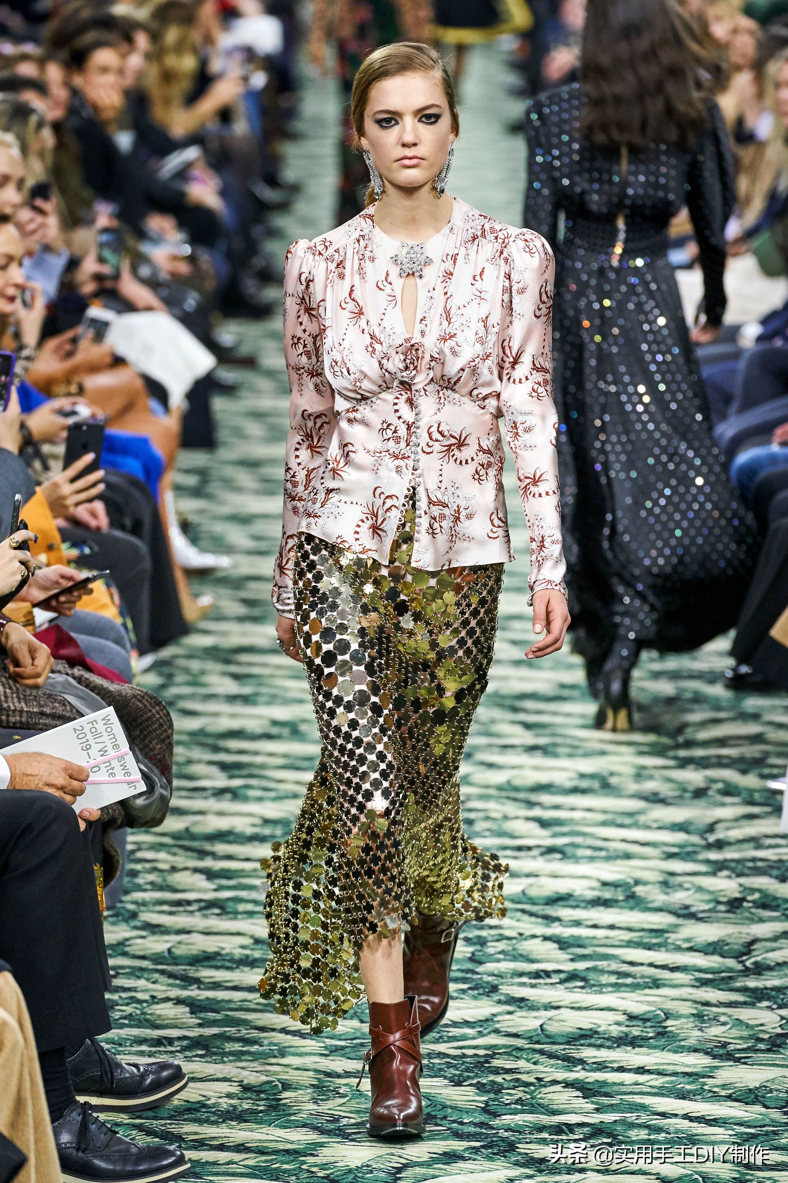 时装周pacorabanne系列2020,pacorabanne2021春夏系列金属长裙