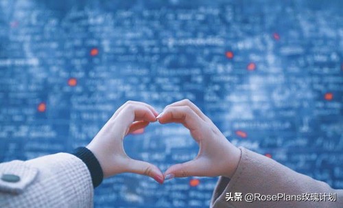 见证爱情的巴黎爱墙，用280种语言向你告白