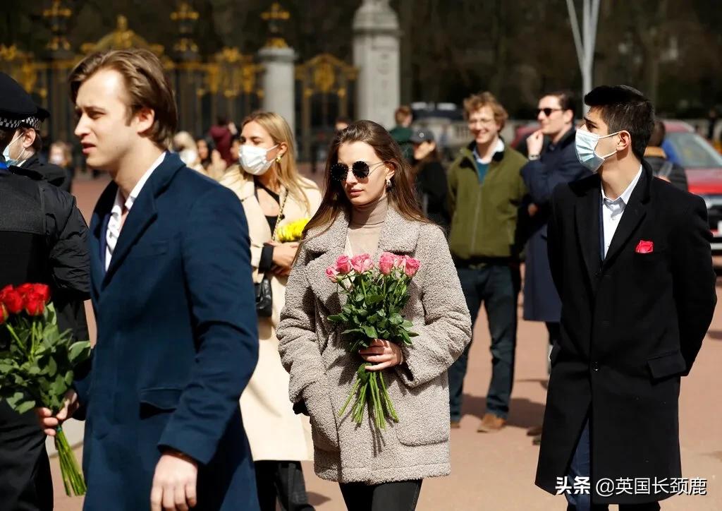 “感谢74年的陪伴，来生一定要再做我的爱人，好吗？”