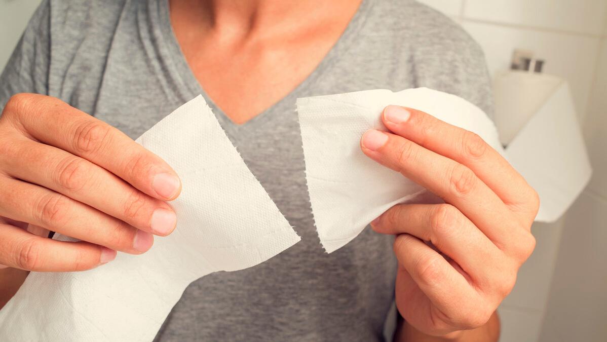 70岁老人可以做痔疮手术吗,家里老人治痔疮的方法