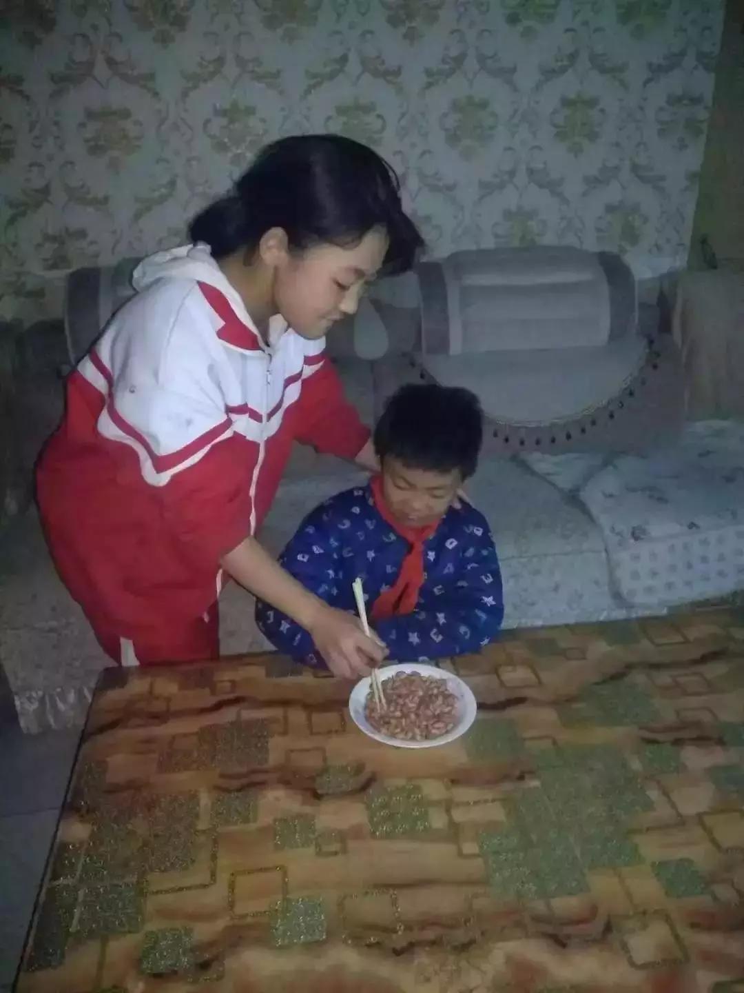 一双筷子引发的思考——董家镇柿子园小学开展了解筷子文化活动