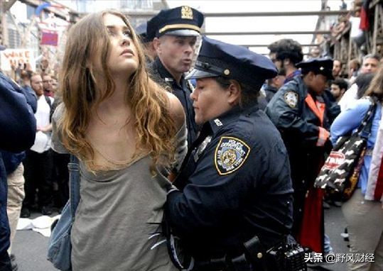 美国为什么发生骚乱会抢劫,为什么美国会骚乱原视频