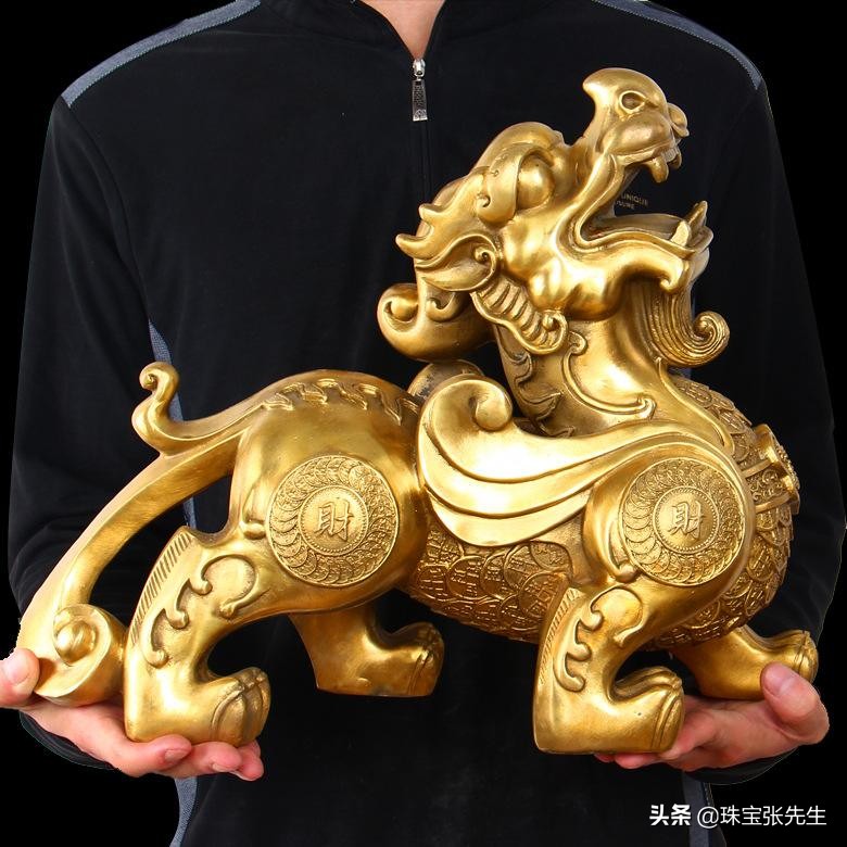 朱砂貔貅怎样佩戴最易招财,貔貅佩戴有什么讲究和注意事项