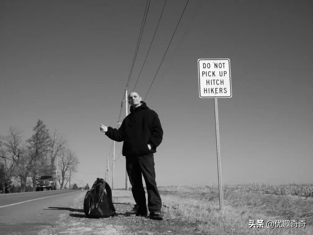 那些撩大腿搭便车的女孩，有的变成了姓奴