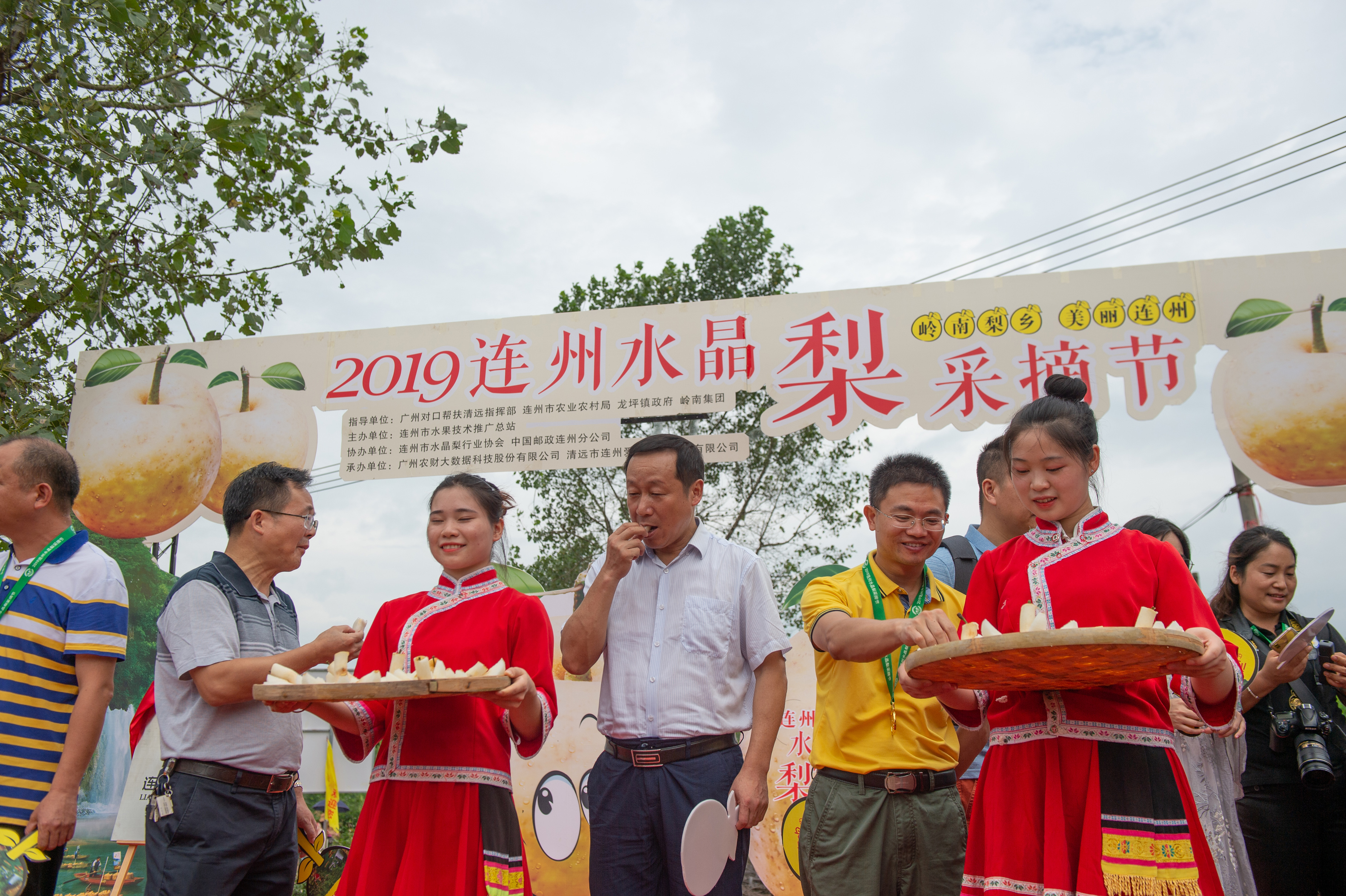 连州地下河万人尝水晶梨，2019年度不能错过的暗河佳境，汁多甜梨