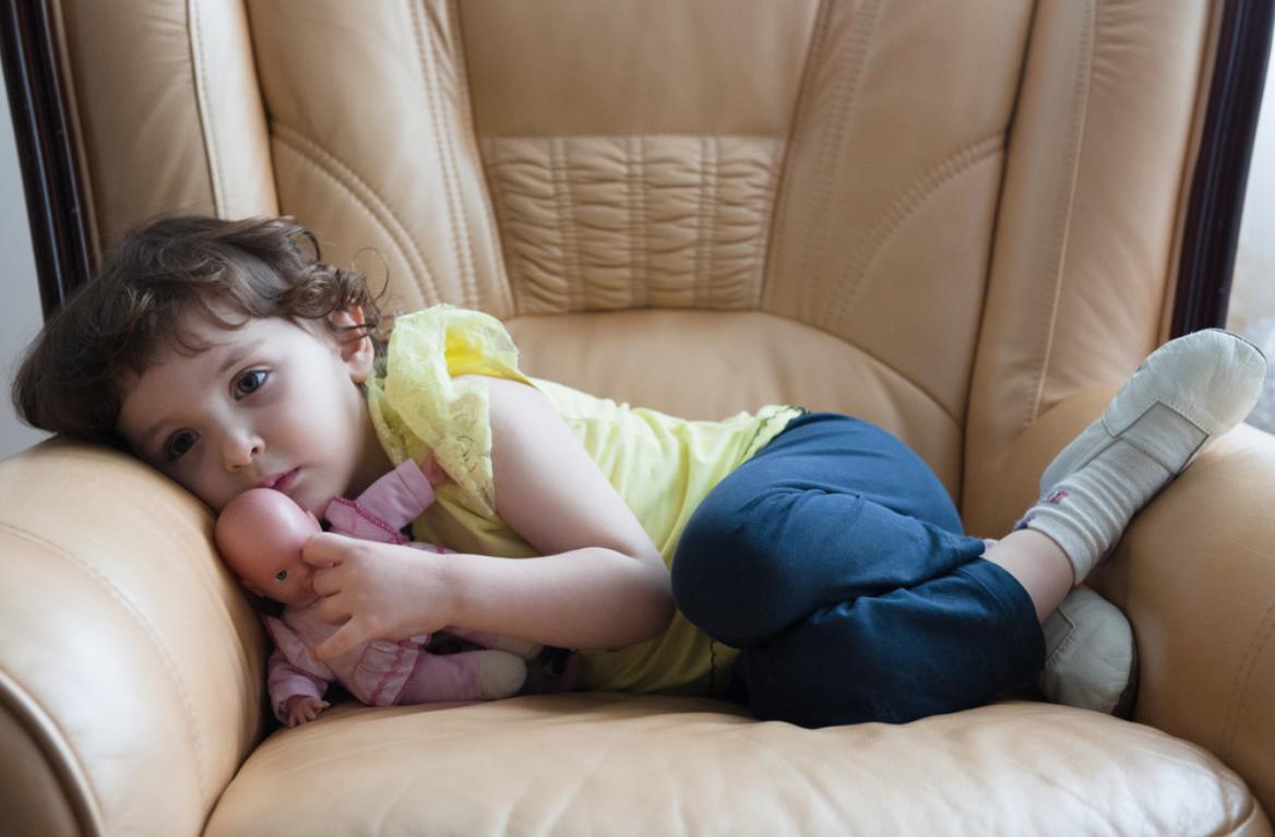 当孩子乖巧懂事时，爸妈却引以为傲？家长们要谨防“不安全依恋”