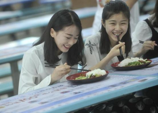 未来十年女生较“吃香”的专业，收入可观前景好，家有女儿可选择