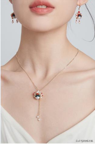 精致又有存在感的项链,有一款简单有品位的项链