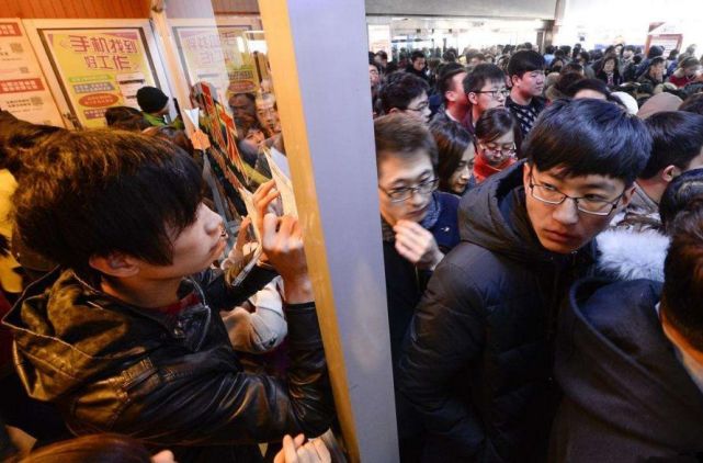 关于公务员福利的真实案例分析,公务员工资待遇及标准