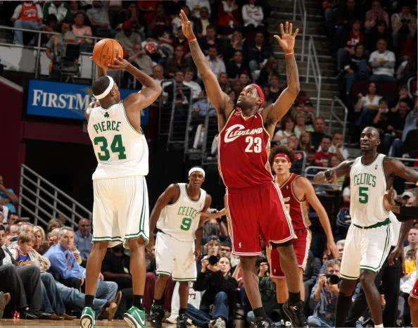 NBA十大拥有“巨臀”的球星：保罗上榜，巴克利从3分线背打到