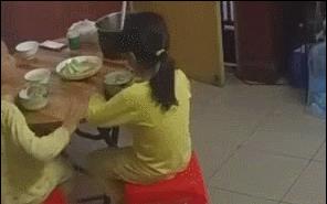 二胎妈妈遭暴打,二胎打架对孩子有什么伤害